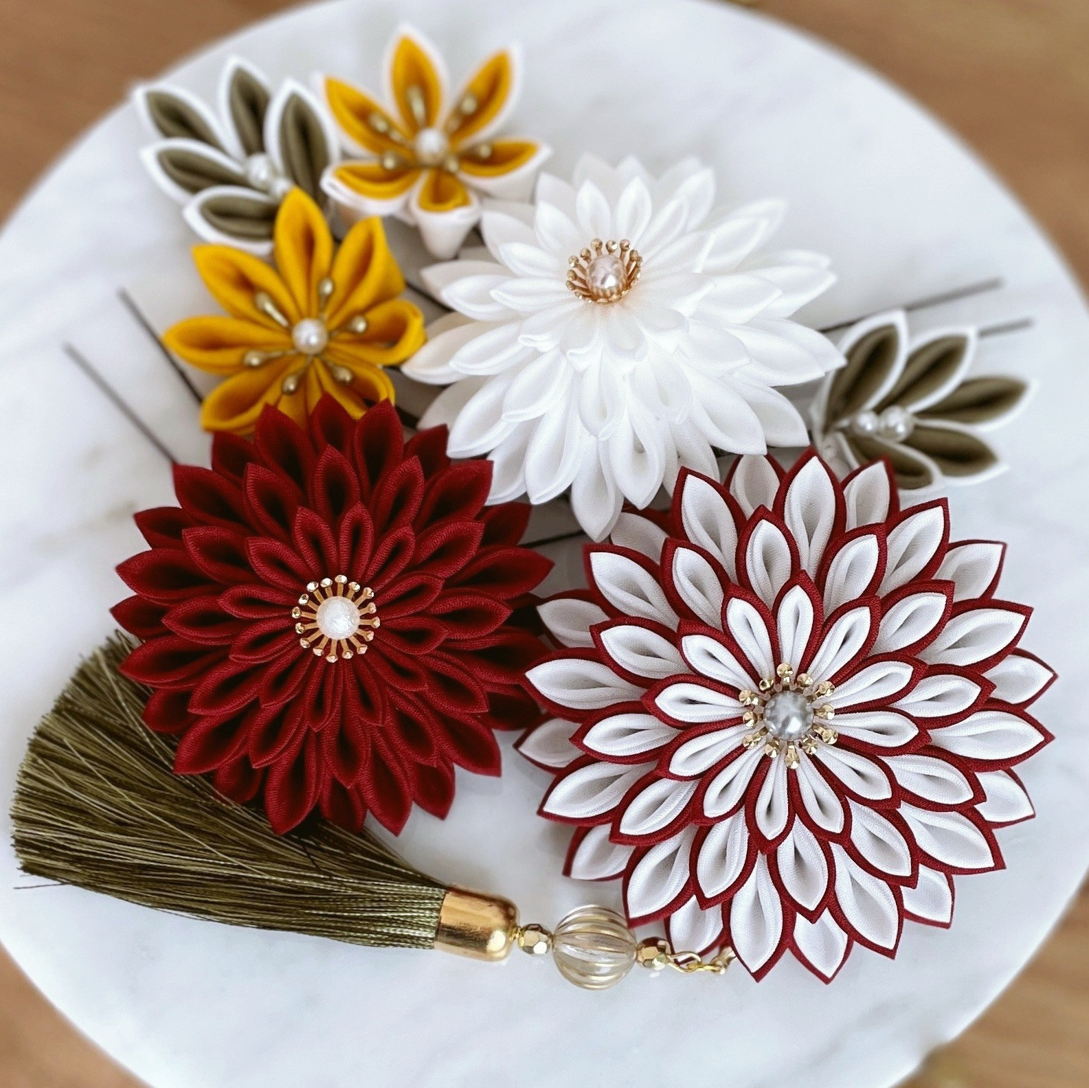 つまみ細工髪飾り豪華8点セット✴︎ホワイト×ダークレッド 成人式　卒業式　七五三　髪飾り 8,030円