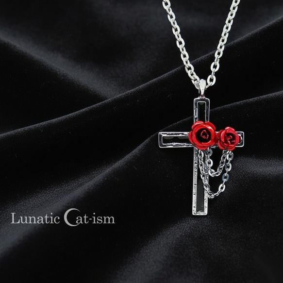 赤薔薇と十字架のゴシックネックレス ネックレス・ペンダント