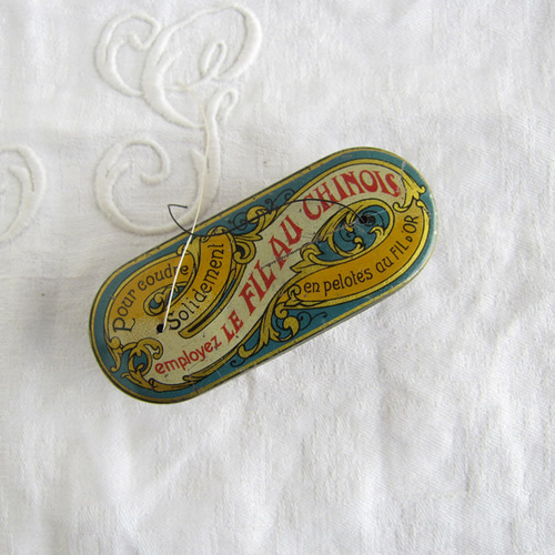 再入荷】ボビンケースfil au chinoisテイン缶リネン糸2個付 糸・ミシン