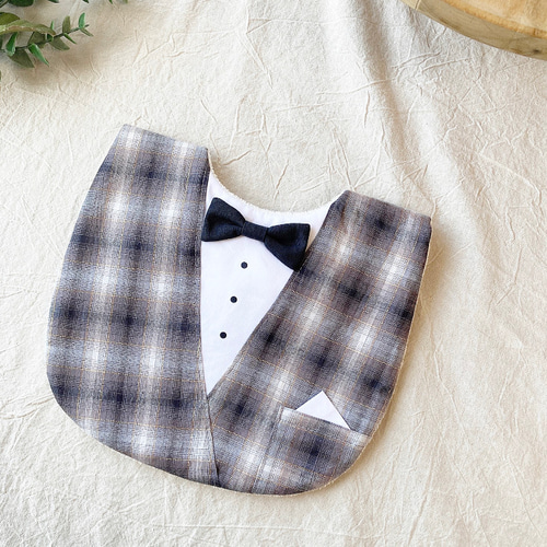 大判型】タキシード風スタイ⌘ スーツ フォーマル スタイ・よだれかけ