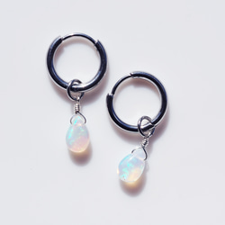 エチオピア産オパールのペアシェイプ一粒ピアス・サージカルステンレス　～極光（きょっこう） 2枚目の画像