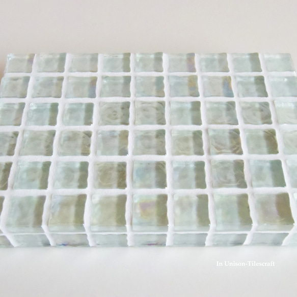 透き通ったクリアカラー ガラスモザイクタイルのディスプレイトレイ（飾り台・小物置き・什器）中サイズ【受注制作】 12枚目の画像