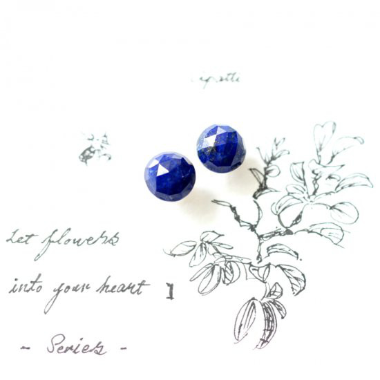 ラピスラズリのラウンドローズカットピアス　～Zora