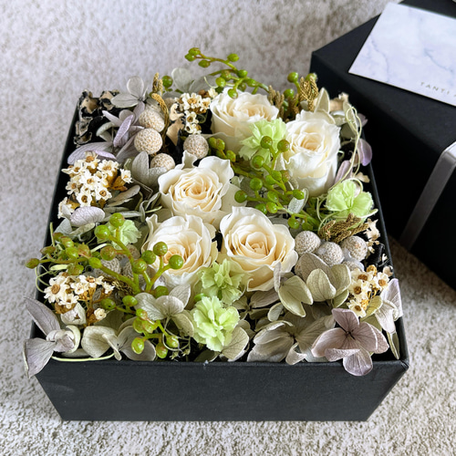 気品漂うアンティークホワイト＊スクエアプリザーブドフラワボックス