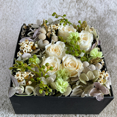 ガラス蓋付きデキャンター、フラワーアレンジメントSIA ガラス蓋付きデキャンター、フラワーアレンジメントSIA