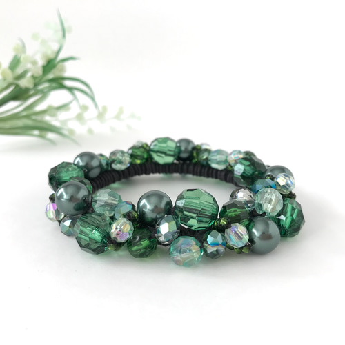 エメラルド グリーン の クロッシェ シュシュ 緑 深緑 かぎ針編み