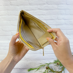 薄くて軽くて大容量なL字長財布14枚カードタイプ 牛革 シュリンク ゴールド  Squeeze 4枚目の画像