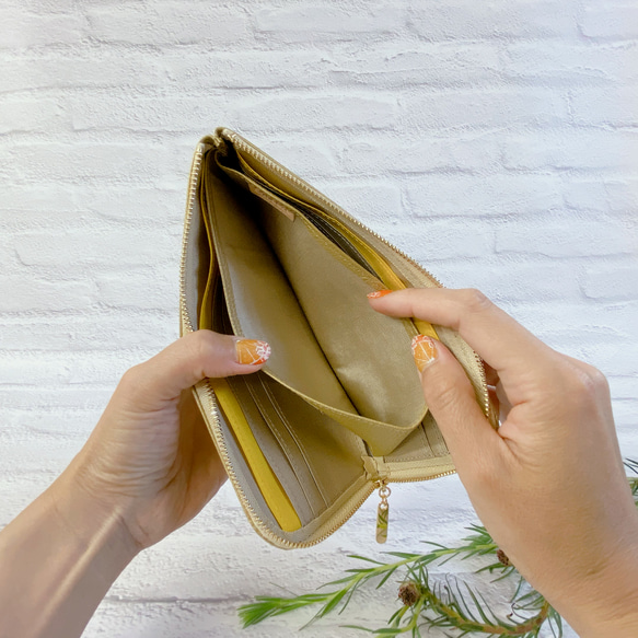 薄くて軽くて大容量なL字長財布14枚カードタイプ 牛革 シュリンク ゴールド  Squeeze 5枚目の画像