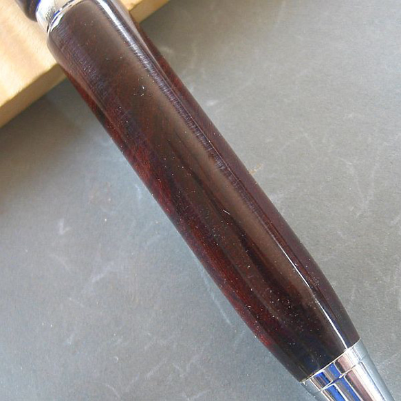 【縞紫檀】木軸ボールペン 　赤紫色の木肌と木目が綺麗【即日発送】　　　　　　　　　　　　★シャープペン変更可 9枚目の画像