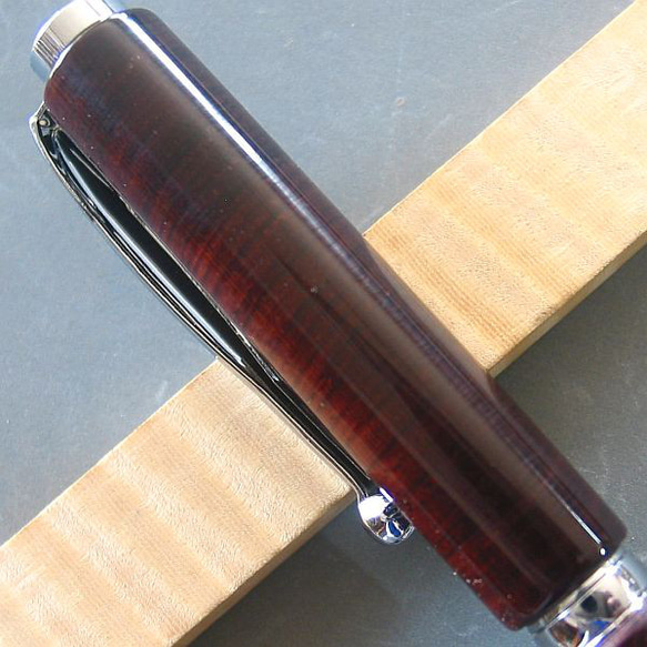 【縞紫檀】木軸ボールペン 　赤紫色の木肌と木目が綺麗【即日発送】　　　　　　　　　　　　★シャープペン変更可 6枚目の画像