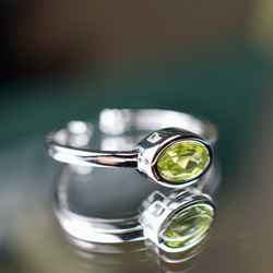 RG04 天然 細工製作 宝石質 天然 碧の宝石 ペリドット 太陽の石 覆輪留 リング 指輪 ホワイトゴールド シルバー 2枚目の画像
