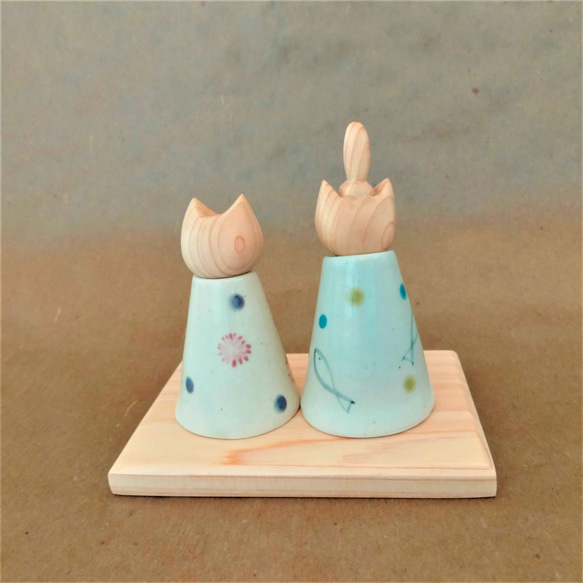 木と陶器でできた　ネコ雛人形　小　 3枚目の画像