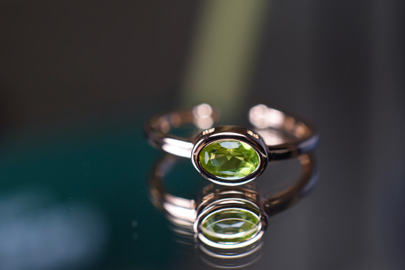 RG04 宝石質 天然 細工製作 碧の宝石 ペリドット 太陽の石 覆輪留 リング 指輪 ピンクゴールド フリーサイズ 1枚目の画像