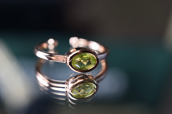 RG04 宝石質 天然 細工製作 碧の宝石 ペリドット 太陽の石 覆輪留 リング 指輪 ピンクゴールド フリーサイズ 2枚目の画像