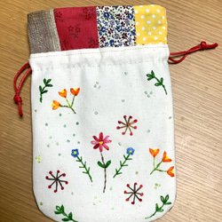 野の花刺繍のパッチワーク巾着 2枚目の画像