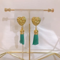 heart earring ゴールドハートグリーンタッセルイヤリング 4枚目の画像