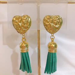 heart earring ゴールドハートグリーンタッセルイヤリング 2枚目の画像