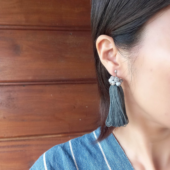 耳環│泰國植物染色棉線和juzdama-靛藍灰/耳環或耳環 第2張的照片