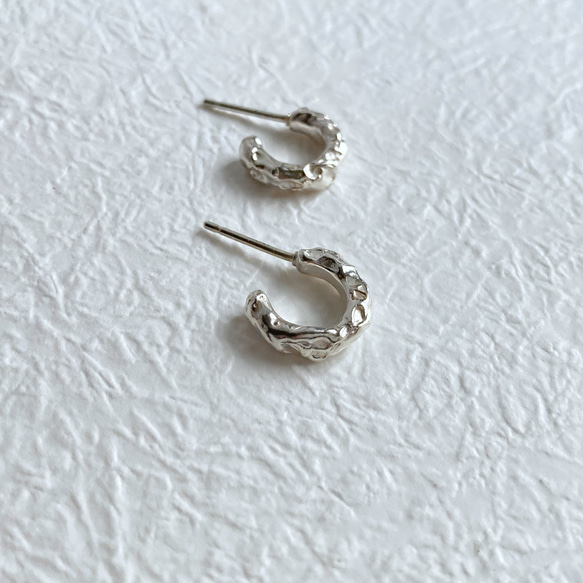 とろけるシルバーのフープピアス【Melty/fit hoop pierce】 3枚目の画像