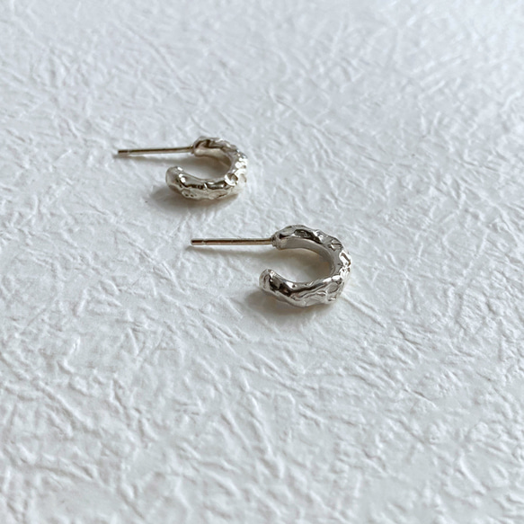 とろけるシルバーのフープピアス【Melty/fit hoop pierce】 4枚目の画像