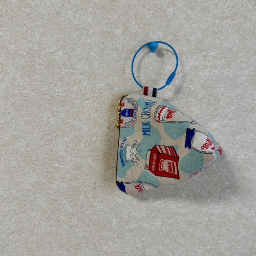 テトラポーチ 10cm□牛乳パックみたいな三角ポーチ ベージュ模様