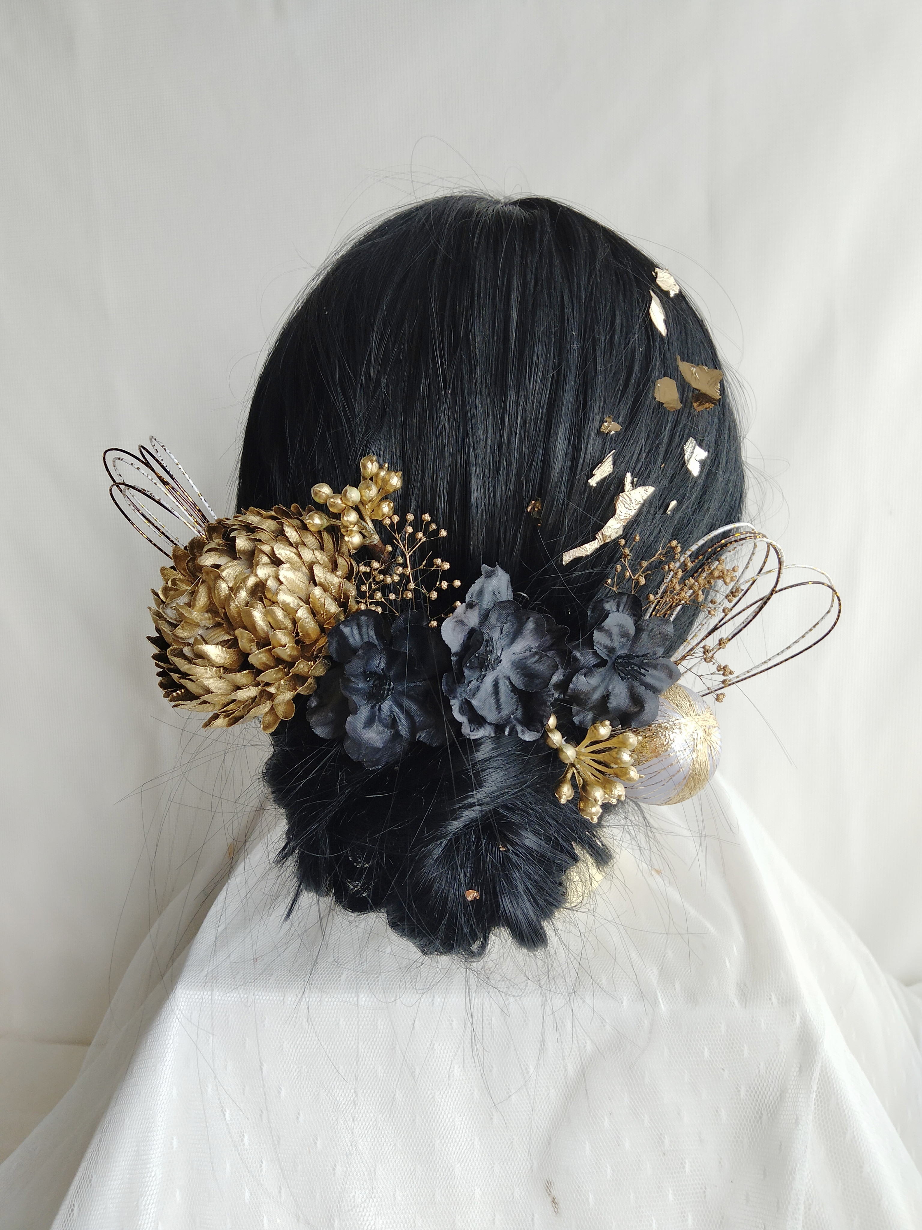 金の和菊の卒業式髪飾り　成人式髪飾り　結婚式髪飾り　水引アレンジ　ヴィンテージ振袖