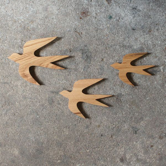 【ワケあり】つばめ オーナメント ランダム３個セット｜木製 ウォールデコ 壁面 北欧 オブジェ 鳥 ツバメ 2枚目の画像