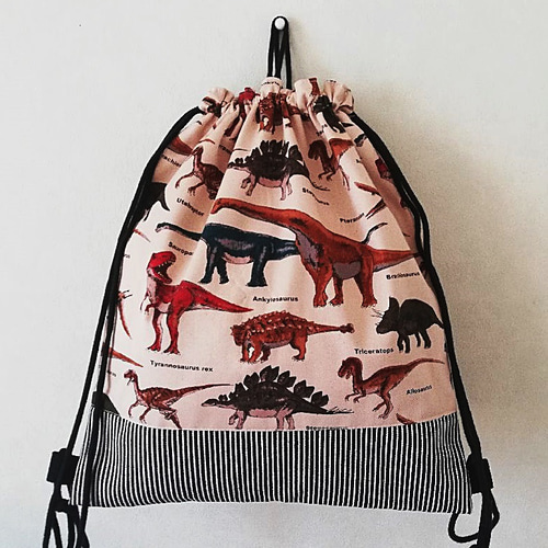 入園入学新学期 恐竜大行進 ナップサック型体操服袋巾着 両手があく