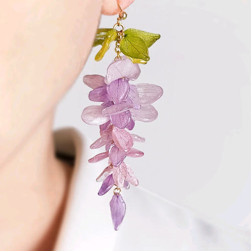 ハイビスカスの耳飾り/パープル 受注制作】本物のお花 藤の房の揺れる耳飾り ピアス／イヤリング