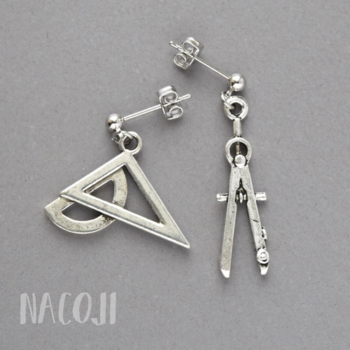 製図ピアス ディバイダと三角定規と分度器 ピアス（スタッド・一