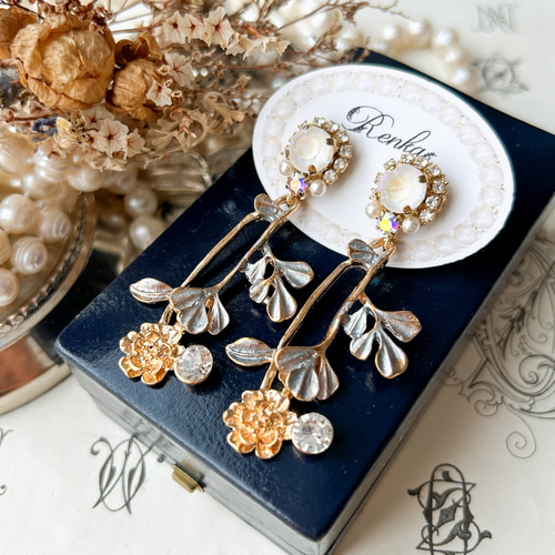 フラワーとスワロフスキーのピアス【ボタニカル・花・ウェディング  