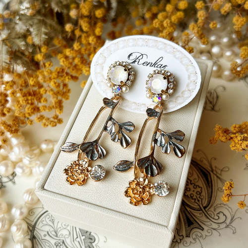 フラワーとスワロフスキーのピアス【ボタニカル・花・ウェディング  