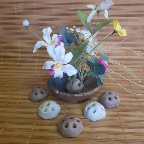 陶器の剣山（5個） 一輪挿し・花瓶・花器 のんのん工房 通販 6826136