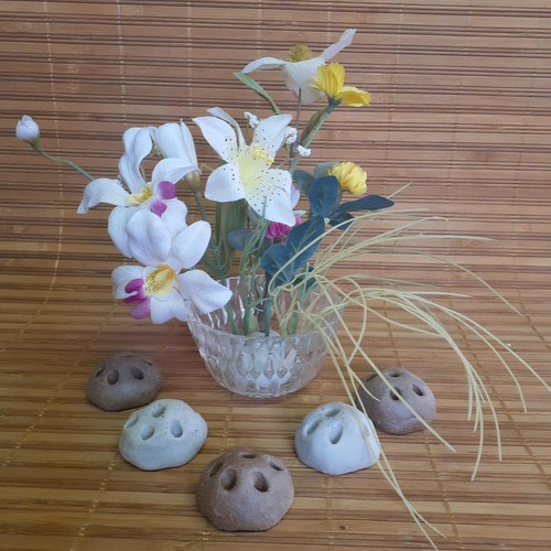 手びねり陶 大花器 剣山付き 陶器の剣山（5個） 一輪挿し・花瓶・花器 のんのん工房 通販 6826136