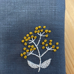 刺繍リネンのサニタリーポーチ 6枚目の画像