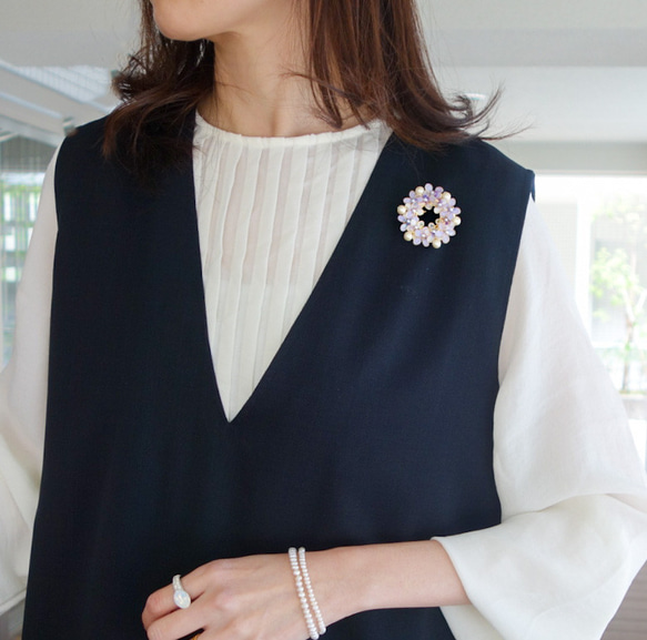 紫羅蘭和棉珍珠花環胸針，也是 70 歲和 77 歲生日的絕佳禮物 第8張的照片