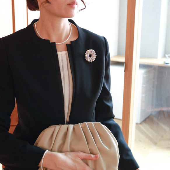 紫羅蘭和棉珍珠花環胸針，也是 70 歲和 77 歲生日的絕佳禮物 第9張的照片