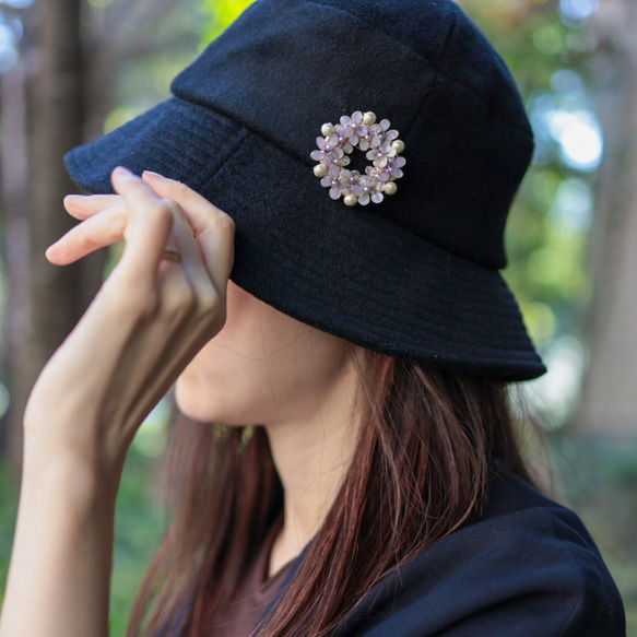 紫羅蘭和棉珍珠花環胸針，也是 70 歲和 77 歲生日的絕佳禮物 第5張的照片