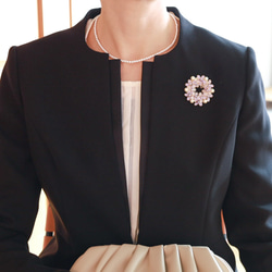 紫羅蘭和棉珍珠花環胸針，也是 70 歲和 77 歲生日的絕佳禮物 第10張的照片