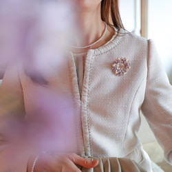 紫羅蘭和棉珍珠花環胸針，也是 70 歲和 77 歲生日的絕佳禮物 第11張的照片