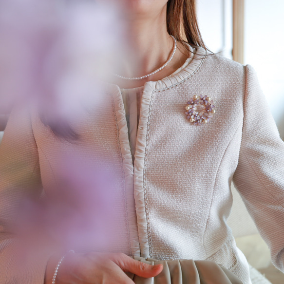 紫羅蘭和棉珍珠花環胸針，也是 70 歲和 77 歲生日的絕佳禮物 第11張的照片