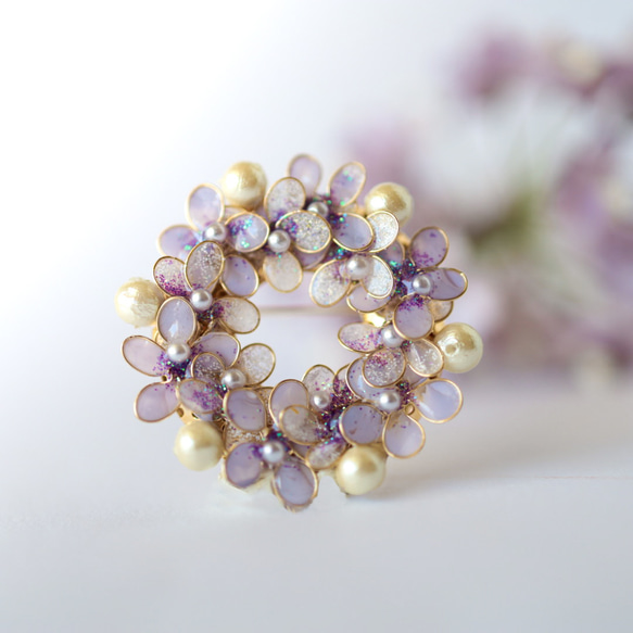 紫羅蘭和棉珍珠花環胸針，也是 70 歲和 77 歲生日的絕佳禮物 第1張的照片