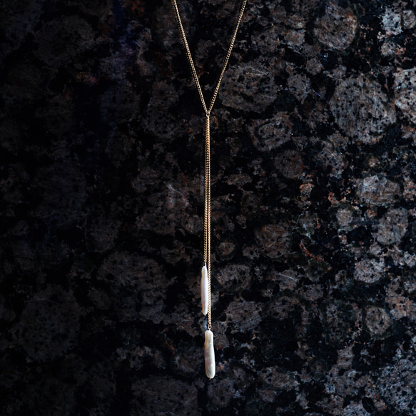コーデ万能！ロング淡水真珠とサージカルステンレスのY字ネックレス　～Hana 9枚目の画像