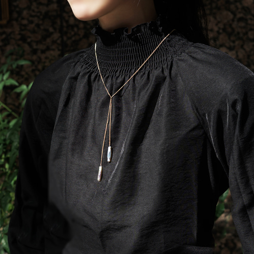 コーデ万能！ロング淡水真珠とサージカルステンレスのY字ネックレス