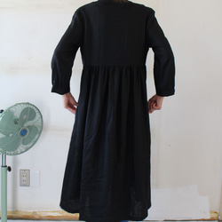 BLACKLINEN 腰部褶皺連身裙，船頭款，法國亞麻，01207 第6張的照片