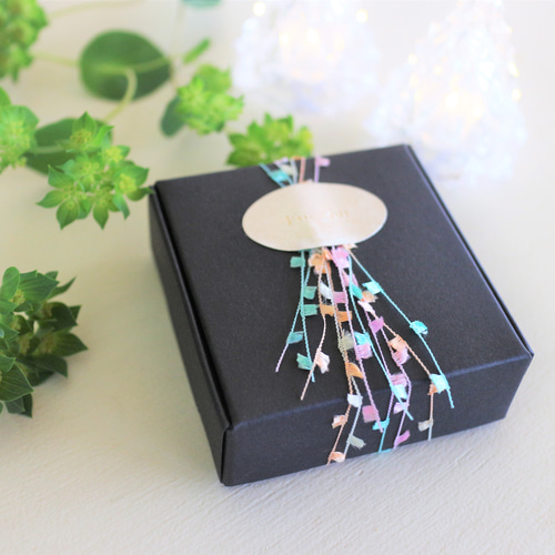 ボタニカルフラワー　ブローチ 北欧ボタニカルフラワー＊手刺繍ブローチ＊みどり ブローチ