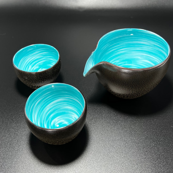 ガラス工芸作家　郡和子作　酒器　ぐい呑み　２点セット ガラス工芸作家 郡和子作 酒器 ぐい呑み 2点セット 解っ