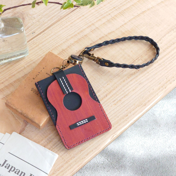【名入れ】【ギター・ウクレレパスケース【カード2枚収納】リール＆ロープ付 ※袋ラッピング無料 1枚目の画像
