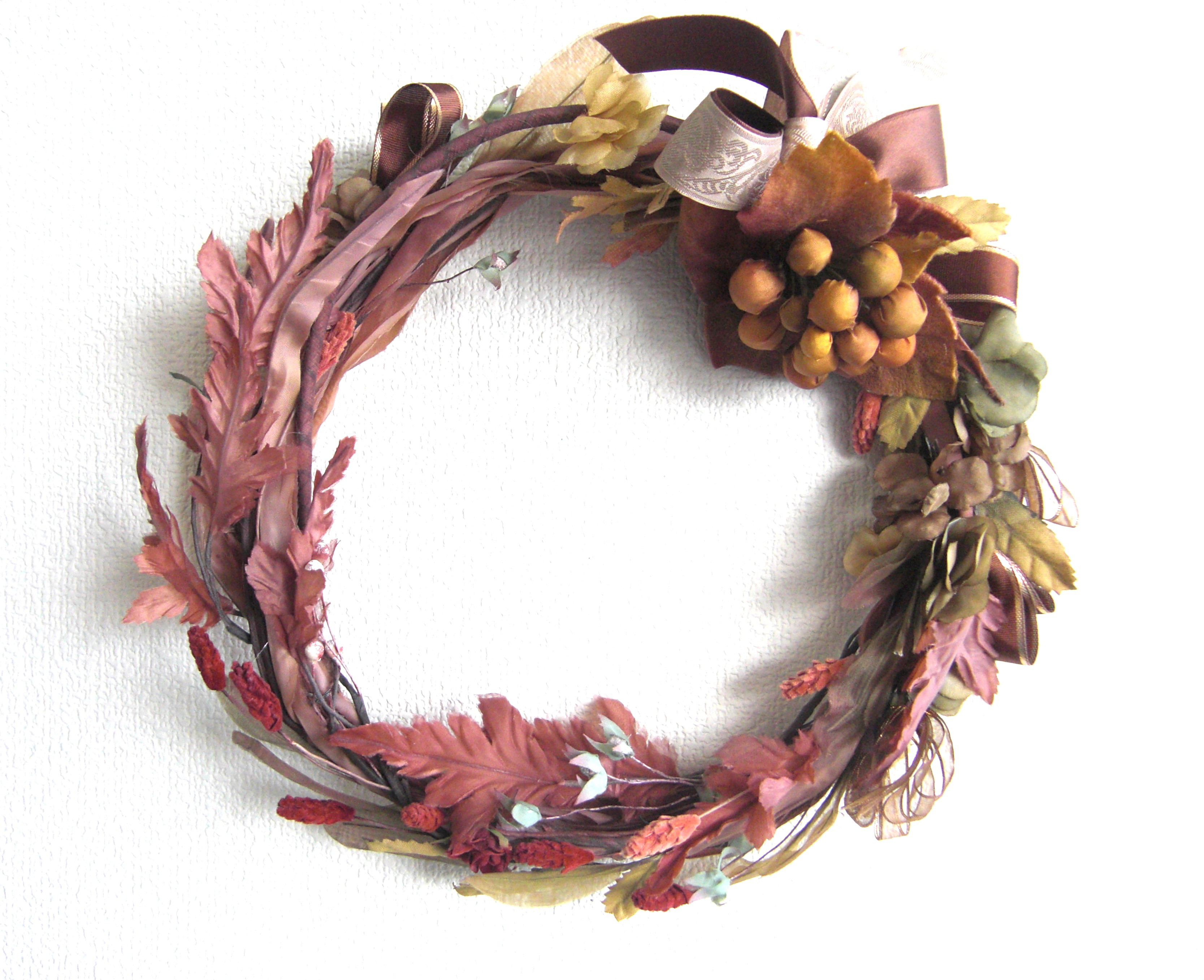 ぶどうとリーフの手染めリース　　玄関・お部屋・リビングのインテリア、店舗のデコレーション・季節のご挨拶・結婚の