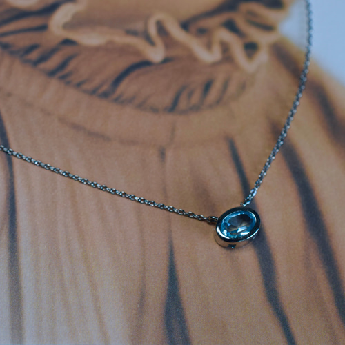 NK02 細工製作 宝石質 天然トパーズ 薄青 青 覆輪留 ネックレス 金属  